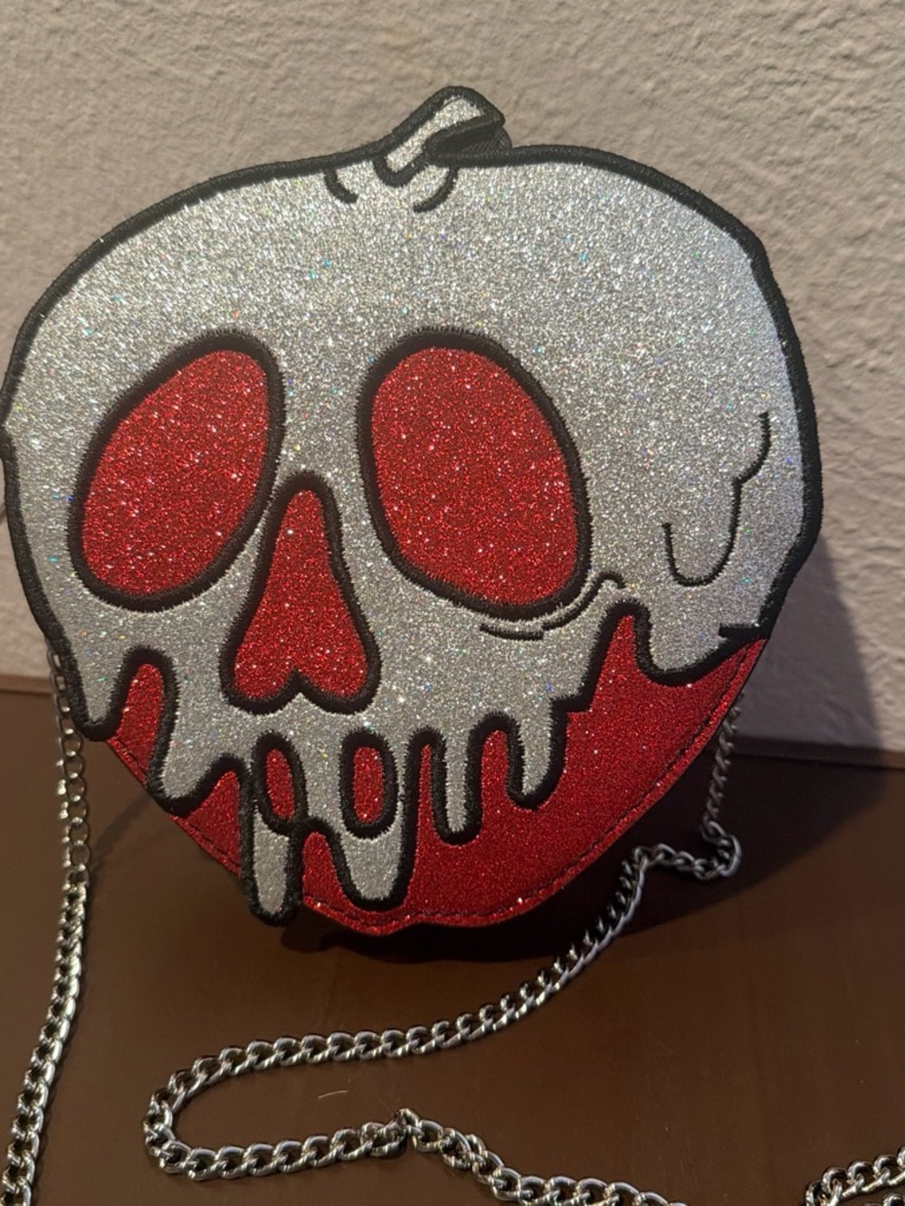 2017 DISNEY POISON APPLE CROSSBODY BAG Danielle Nicole Snow White glitter purse